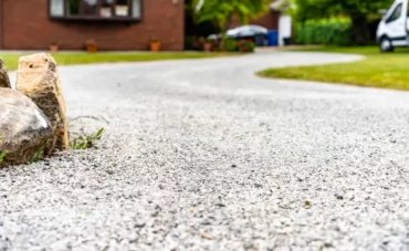 Allée carrossable en béton désactivé