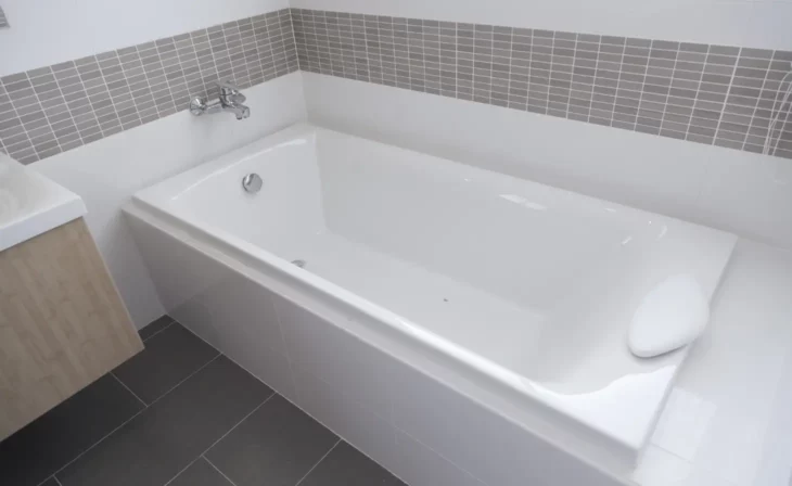 Baignoire rectangulaire encastrée