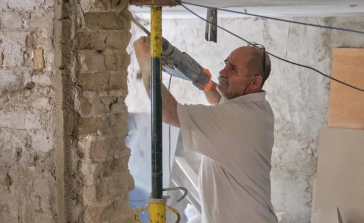 Étayage et ouverture d'un mur porteur dans une maison ancienne