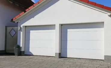 Garage détaché construit à proximité de la maison