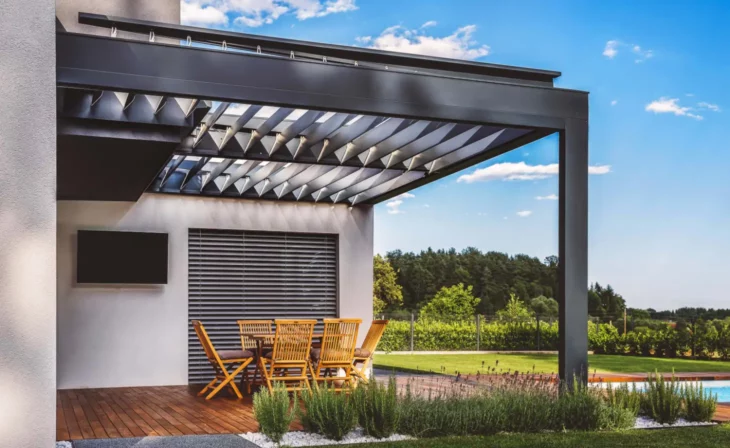 Pergola bioclimatique adossée