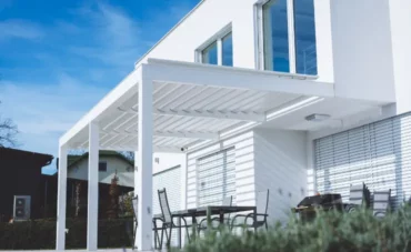 Pergola bioclimatique en alu blanc