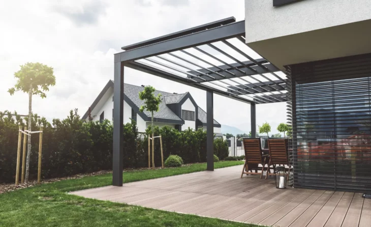 Pergola bioclimatique motorisée moderne