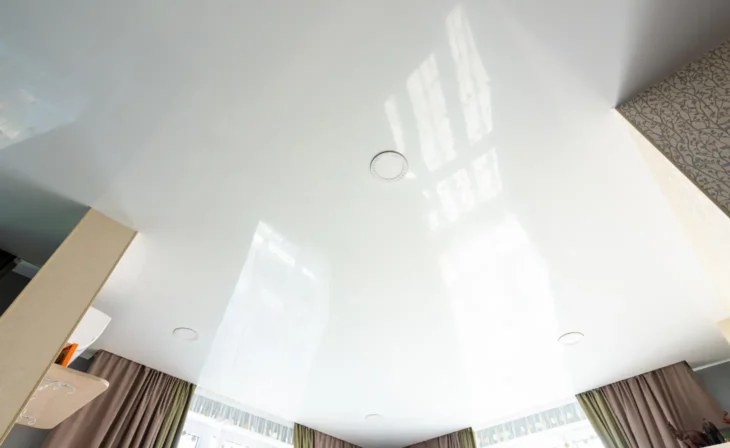 Plafond tendu PVC finition laquée