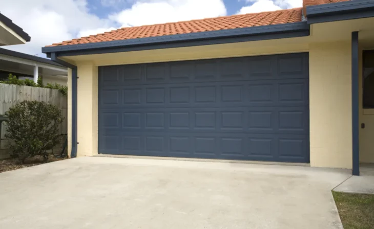 Porte de garage double type sectionnelle