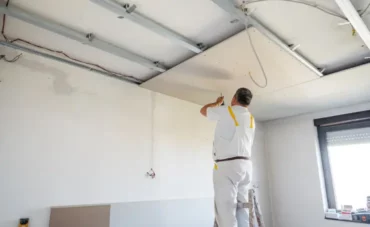 Pose d'un faux plafond en placo