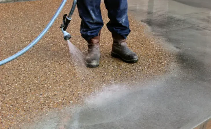 Réalisation du béton désactivé pour un accès carrossable