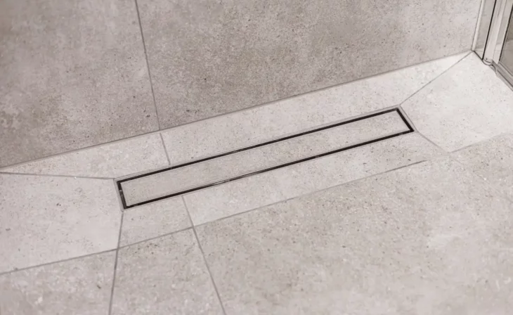 Receveur de douche à carreler avec canivelle