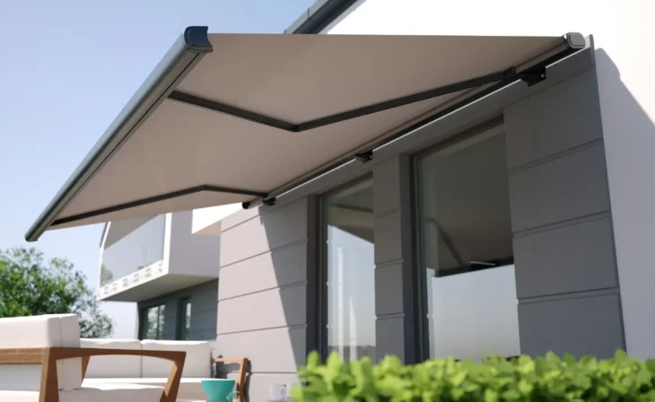 Store banne avec coffre intégral