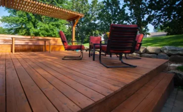 Une terrasse en bois après un entretien annuel