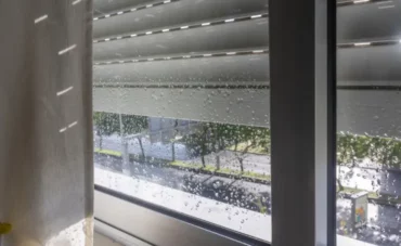 Volet roulant fermé en cas de pluie
